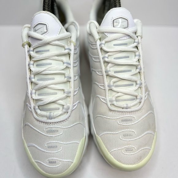 Nike Air Max Plus Womens Triple White 2021 DM2362-100 Sz 7.5M No Box Exc… - Picture 2 of 15